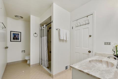 3930 Dundee Rd, Northbrook, IL 60062 photo 13