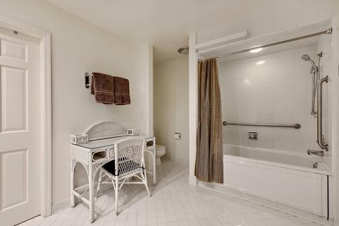 3930 Dundee Rd, Northbrook, IL 60062 photo 10