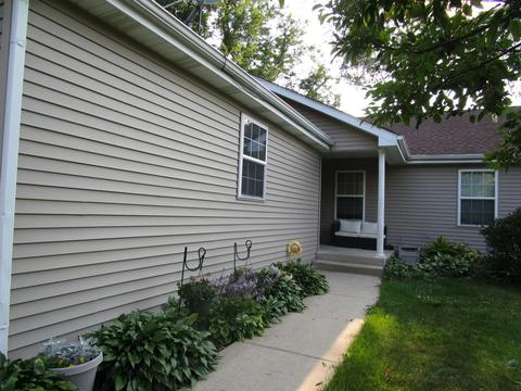 604 Grant St, Harvard, IL 60033 photo 2