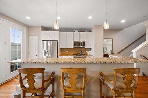 2014 Dauntless Dr, Glenview, IL 60026 photo 6