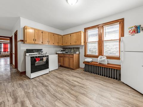 6734 S Artesian Ave, Chicago, IL 60629 photo 4