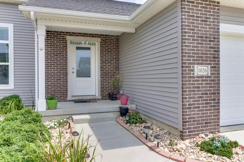 1026 Decoy Ct, Normal, IL 61761 photo 2