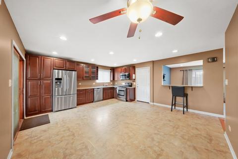 345 Wheeling Ave, Wheeling, IL 60090 photo 10