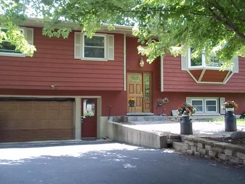 1513 Evergreen St, Holiday Hills, IL 60051 photo 1