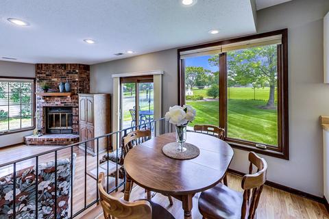 2211 Stirrup Ln, Wheaton, IL 60189 photo 9