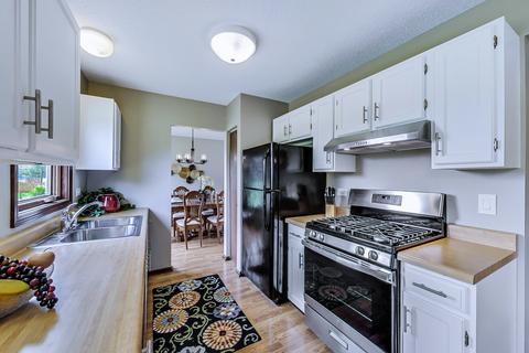 2211 Stirrup Ln, Wheaton, IL 60189 photo 7