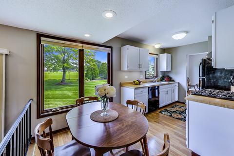 2211 Stirrup Ln, Wheaton, IL 60189 photo 8