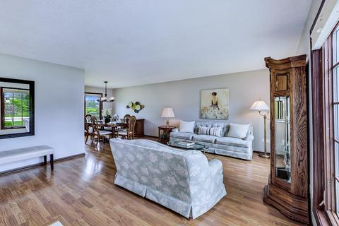 2211 Stirrup Ln, Wheaton, IL 60189 photo 3
