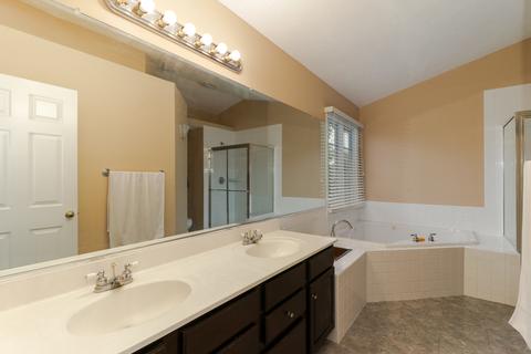 4 Honeysuckle Ct, Bloomington, IL 61704 photo 23