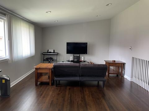 9458 Hamlin Ave, Des Plaines, IL 60016 photo 2