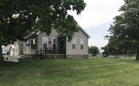 201 S 2nd St, Secor, IL 61771 photo 1