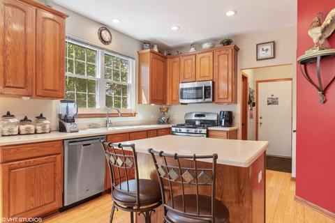 929 Angle Tarn, West Dundee, IL 60118 photo 3