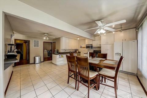 8530 Meade Ave, Burbank, IL 60459 photo 3
