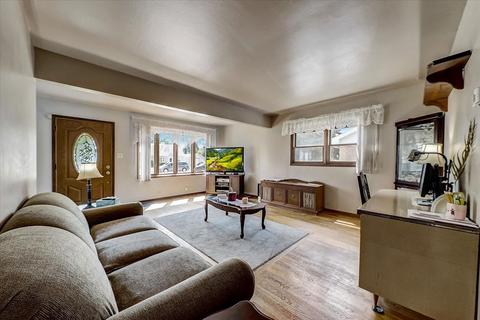 8530 Meade Ave, Burbank, IL 60459 photo 2