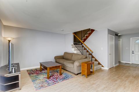 1972 Georgetown Ln, Hoffman Estates, IL 60169 photo 3