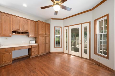 40 Chestnut Ct, Elgin, IL 60120 photo 8