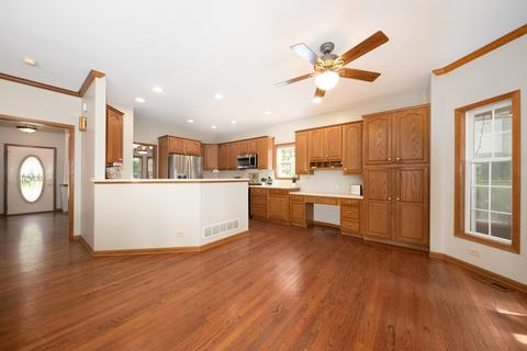 40 Chestnut Ct, Elgin, IL 60120 photo 10