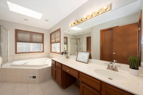 40 Chestnut Ct, Elgin, IL 60120 photo 21
