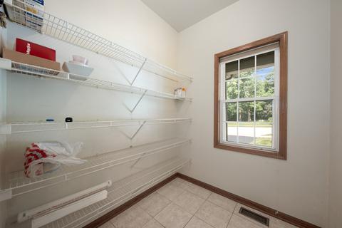 40 Chestnut Ct, Elgin, IL 60120 photo 5