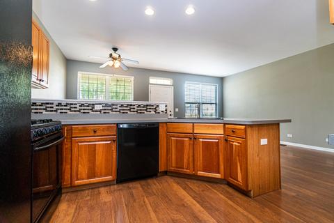 586 Bridle Ct, Lakemoor, IL 60051 photo 8