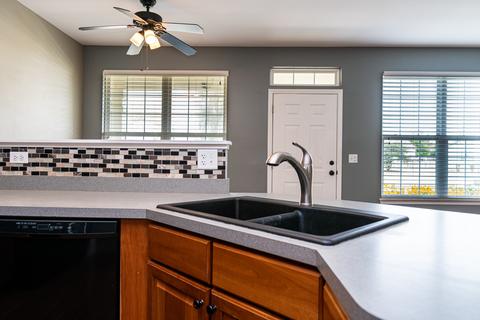 586 Bridle Ct, Lakemoor, IL 60051 photo 9
