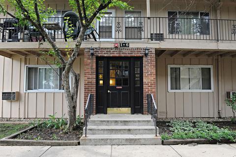 2406 Algonquin Rd #4, Rolling Meadows, IL 60008 photo 2