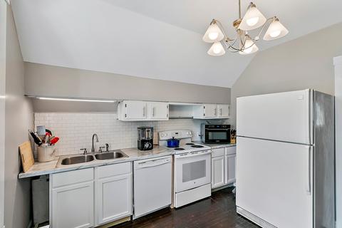 169 Barrypoint Rd, Riverside, IL 60546 photo 11