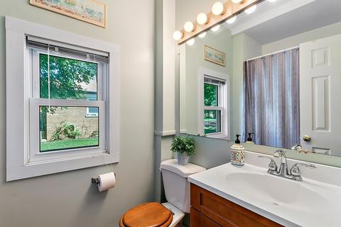 169 Barrypoint Rd, Riverside, IL 60546 photo 7