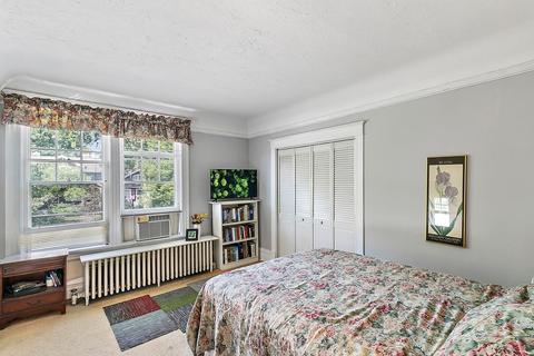 169 Barrypoint Rd, Riverside, IL 60546 photo 9