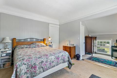 169 Barrypoint Rd, Riverside, IL 60546 photo 8