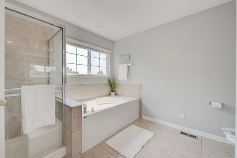 687 Biltmore Dr, Bartlett, IL 60103 photo 37
