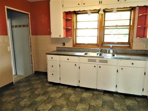 2423 8th St, Peru, IL 61354 photo 2