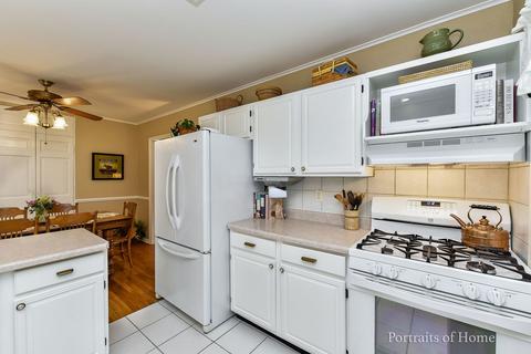 1103 Howard St, Wheaton, IL 60187 photo 9