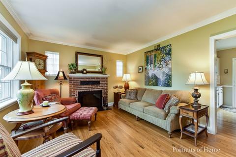 1103 Howard St, Wheaton, IL 60187 photo 5