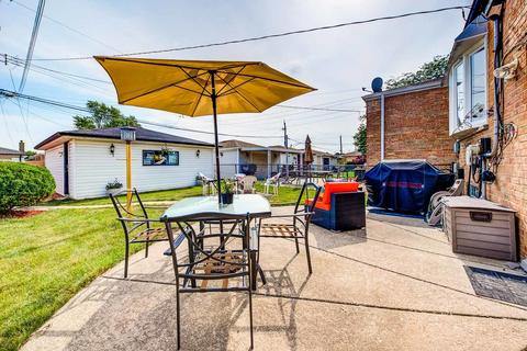 7049 W 63rd Pl, Chicago, IL 60638 photo 2