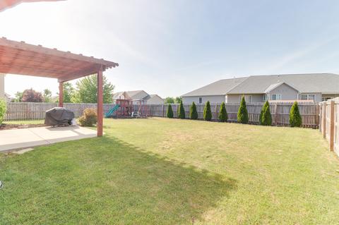 406 Labrador Ln, Normal, IL 61761 photo 8