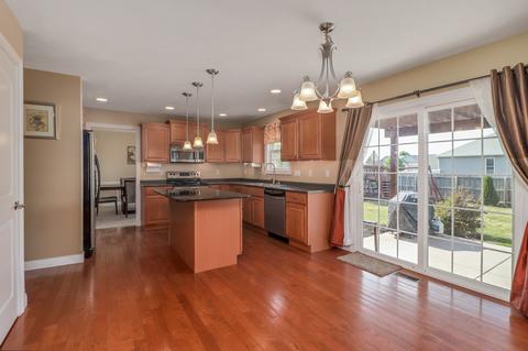 406 Labrador Ln, Normal, IL 61761 photo 2