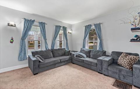 573 Walnut Ave, Elgin, IL 60123 photo 8