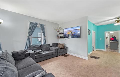 573 Walnut Ave, Elgin, IL 60123 photo 9