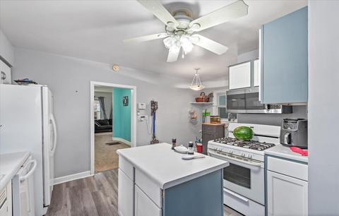 573 Walnut Ave, Elgin, IL 60123 photo 6