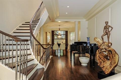 21 E Scott St, Chicago, IL 60610 photo 4
