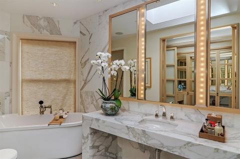 21 E Scott St, Chicago, IL 60610 photo 13
