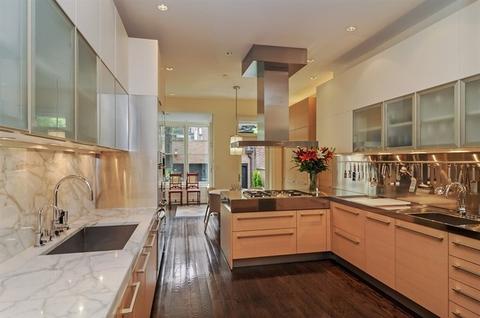 21 E Scott St, Chicago, IL 60610 photo 6