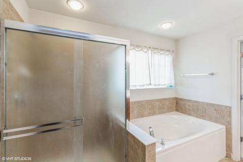 2147 Amelia Ln, Hoffman Estates, IL 60192 photo 9