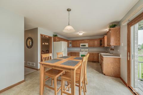 609 Edgewater Dr, Minooka, IL 60447 photo 16