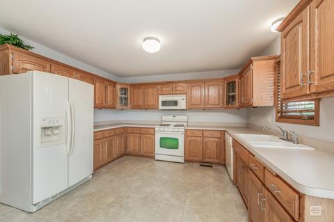 609 Edgewater Dr, Minooka, IL 60447 photo 15