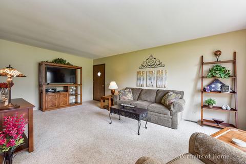 331 Mohawk Dr, Carol Stream, IL 60188 photo 2