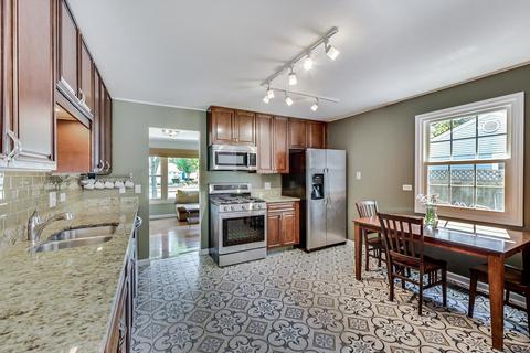 2104 Saint James St, Rolling Meadows, IL 60008 photo 5