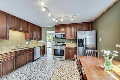 2104 Saint James St, Rolling Meadows, IL 60008 photo 4