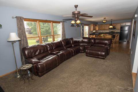 316 Arrowhead Dr, Minooka, IL 60447 photo 2